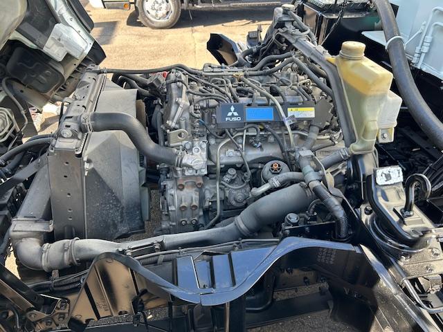 キャンター 　ワイド　プレスパッカー　６．８立米　新明和　排出押し出し式　２．９ｔ積　汚水タンク　連続スイッチ　バックカメラ　全面塗装済　５速ＭＴ（42枚目）