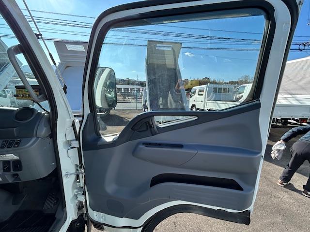 キャンター 　ワイド　プレスパッカー　６．８立米　新明和　排出押し出し式　２．９ｔ積　汚水タンク　連続スイッチ　バックカメラ　全面塗装済　５速ＭＴ（55枚目）