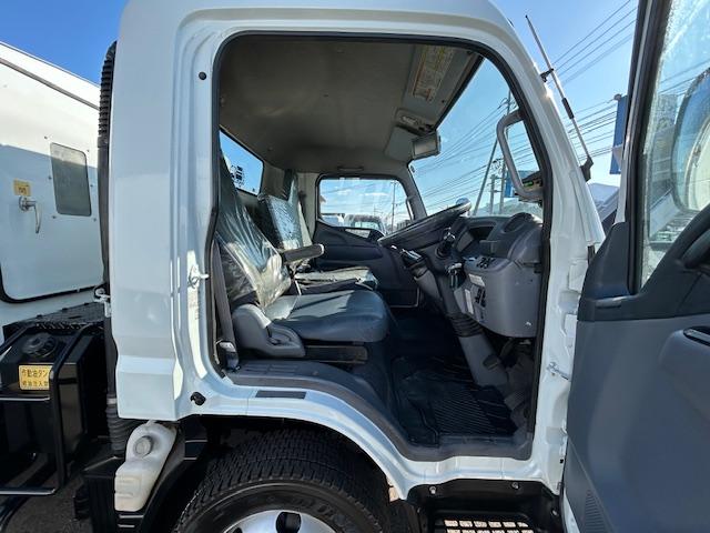 キャンター 　ワイド　プレスパッカー　６．８立米　新明和　排出押し出し式　２．９ｔ積　汚水タンク　連続スイッチ　バックカメラ　全面塗装済　５速ＭＴ（56枚目）
