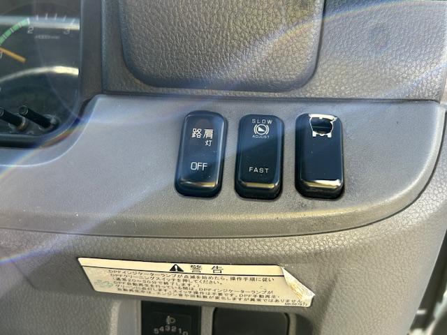 キャンター 　ワイド　プレスパッカー　６．８立米　新明和　排出押し出し式　２．９ｔ積　汚水タンク　連続スイッチ　バックカメラ　全面塗装済　５速ＭＴ（65枚目）