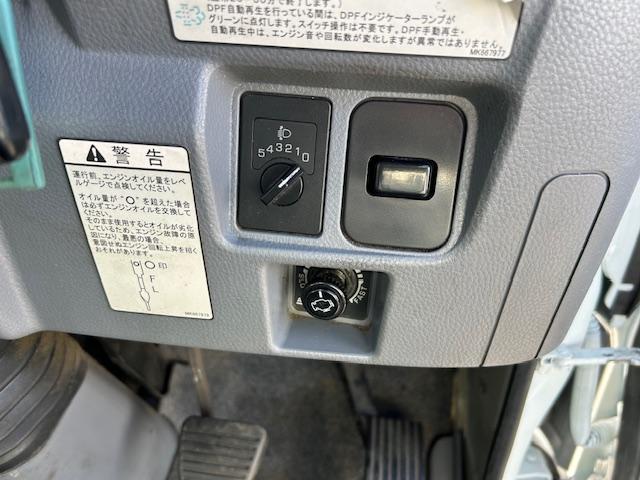 キャンター 　ワイド　プレスパッカー　６．８立米　新明和　排出押し出し式　２．９ｔ積　汚水タンク　連続スイッチ　バックカメラ　全面塗装済　５速ＭＴ（66枚目）