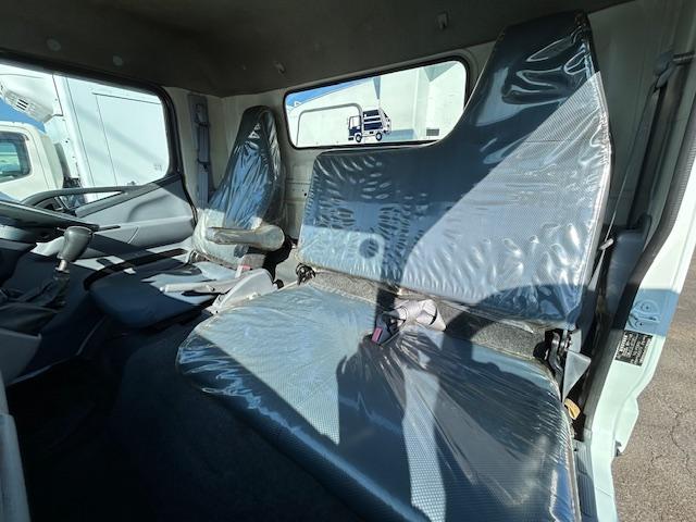 キャンター 　ワイド　プレスパッカー　６．８立米　新明和　排出押し出し式　２．９ｔ積　汚水タンク　連続スイッチ　バックカメラ　全面塗装済　５速ＭＴ（71枚目）