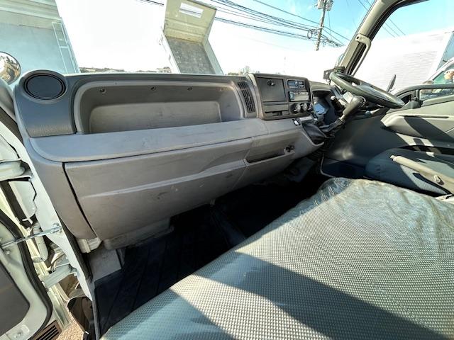 キャンター 　ワイド　プレスパッカー　６．８立米　新明和　排出押し出し式　２．９ｔ積　汚水タンク　連続スイッチ　バックカメラ　全面塗装済　５速ＭＴ（72枚目）