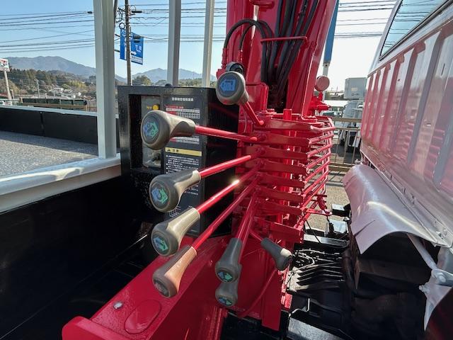 キャンター 超ロング　ワイド超ロング　４段クレーン　２．９ｔ吊　ユニック　フックイン　走行９．２万キロ　３．４ｔ積　６速ＭＴ　車検Ｒ８年６月　全面塗装済（17枚目）