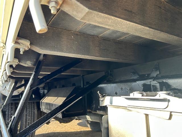 ヒノレンジャー タダノ 4段クレーン 2.9t吊 ラジコン フックイン 走行11.9万キロ 2.7t積 6速MT 全面塗装済 5.12Lディーゼルターボ(44枚目)