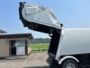 　５立米　巻き込み式　パッカー　塵芥車　排出ダンプ式　汚水タンク　連続スイッチ　ＭＴ５速　２ｔ積　極東開発製　全面塗装済　車体サイズ長５２１／幅１８７／高２３１（ｃｍ）（26枚目）