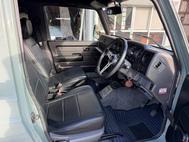 ジムニー ワイルドウインド　５速マニュアル・４ＷＤ・ＥＴＣ・リフトアップ・ルーフラック・ＭＯＭＯステアリング・ケスウィックグリーン（10枚目）