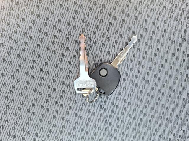 キャリイトラック ＫＣエアコン・パワステ　４ＷＤ　車検９年８月　４ＷＤ　パワステ　エアコン　パワーウィンド　キーレス（23枚目）