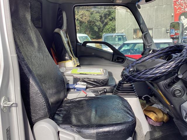 デュトロ 　ハイグレード　タダノ３段クレーン付フラット積載車　フルラジコン　積載量２６００キロ　レッカー仕様二次架装　トリイ変更　大型サイド工具箱　天秤棒　スリングベルト　矢印表示板　前方格納　記録簿（3枚目）