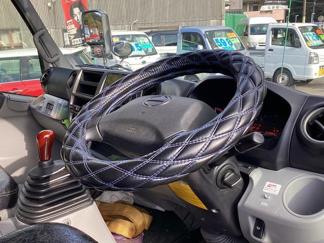 デュトロ 　ハイグレード　タダノ３段クレーン付フラット積載車　フルラジコン　積載量２６００キロ　レッカー仕様二次架装　トリイ変更　大型サイド工具箱　天秤棒　スリングベルト　矢印表示板　前方格納　記録簿（4枚目）