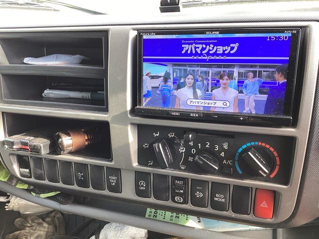 デュトロ 　ハイグレード　タダノ３段クレーン付フラット積載車　フルラジコン　積載量２６００キロ　レッカー仕様二次架装　トリイ変更　大型サイド工具箱　天秤棒　スリングベルト　矢印表示板　前方格納　記録簿（7枚目）