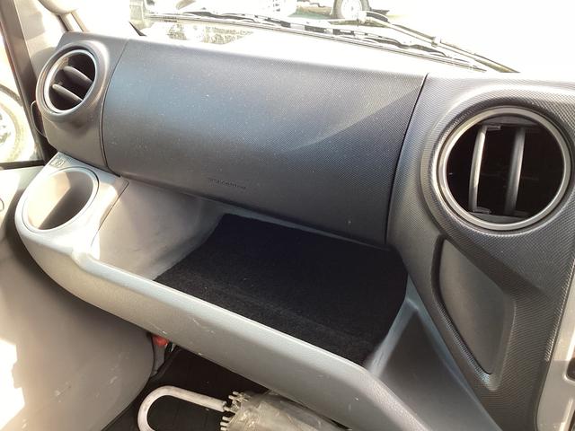 デュトロ 　ハイグレード　タダノ３段クレーン付フラット積載車　フルラジコン　積載量２６００キロ　レッカー仕様二次架装　トリイ変更　大型サイド工具箱　天秤棒　スリングベルト　矢印表示板　前方格納　記録簿（8枚目）