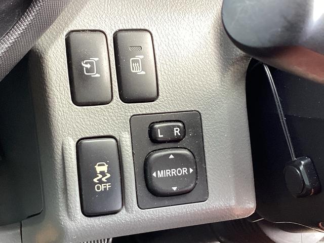 デュトロ 　ハイグレード　タダノ３段クレーン付フラット積載車　フルラジコン　積載量２６００キロ　レッカー仕様二次架装　トリイ変更　大型サイド工具箱　天秤棒　スリングベルト　矢印表示板　前方格納　記録簿（11枚目）