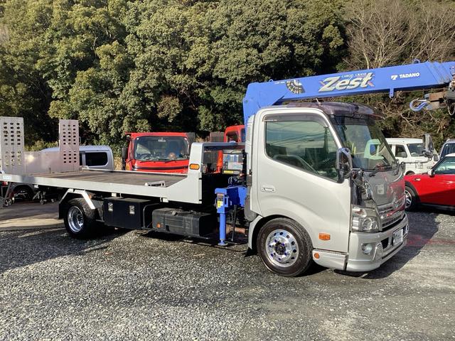 デュトロ 　ハイグレード　タダノ３段クレーン付フラット積載車　フルラジコン　積載量２６００キロ　レッカー仕様二次架装　トリイ変更　大型サイド工具箱　天秤棒　スリングベルト　矢印表示板　前方格納　記録簿（24枚目）