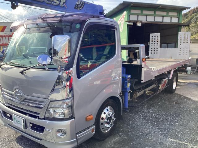 デュトロ 　ハイグレード　タダノ３段クレーン付フラット積載車　フルラジコン　積載量２６００キロ　レッカー仕様二次架装　トリイ変更　大型サイド工具箱　天秤棒　スリングベルト　矢印表示板　前方格納　記録簿（27枚目）