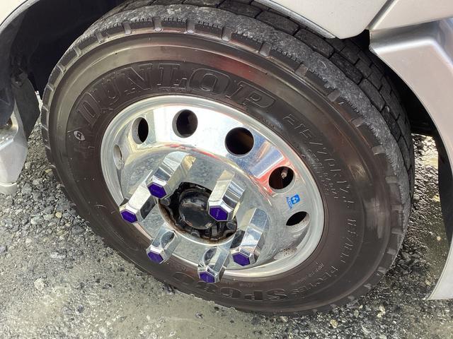 デュトロ 　ハイグレード　タダノ３段クレーン付フラット積載車　フルラジコン　積載量２６００キロ　レッカー仕様二次架装　トリイ変更　大型サイド工具箱　天秤棒　スリングベルト　矢印表示板　前方格納　記録簿（30枚目）