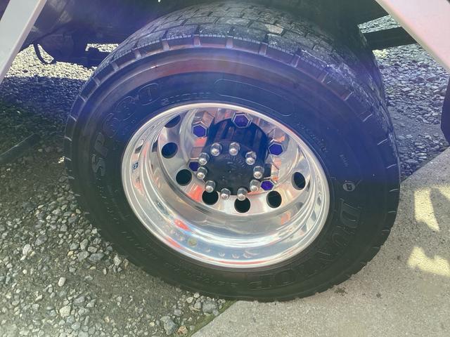 デュトロ 　ハイグレード　タダノ３段クレーン付フラット積載車　フルラジコン　積載量２６００キロ　レッカー仕様二次架装　トリイ変更　大型サイド工具箱　天秤棒　スリングベルト　矢印表示板　前方格納　記録簿（33枚目）