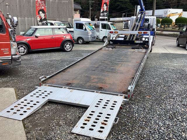 デュトロ 　ハイグレード　タダノ３段クレーン付フラット積載車　フルラジコン　積載量２６００キロ　レッカー仕様二次架装　トリイ変更　大型サイド工具箱　天秤棒　スリングベルト　矢印表示板　前方格納　記録簿（39枚目）