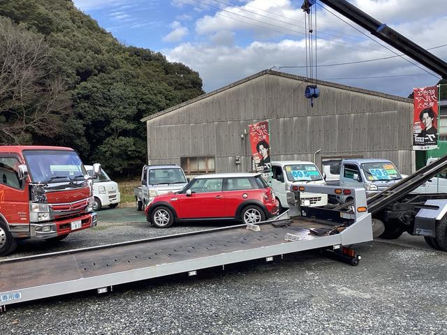 デュトロ 　ハイグレード　タダノ３段クレーン付フラット積載車　フルラジコン　積載量２６００キロ　レッカー仕様二次架装　トリイ変更　大型サイド工具箱　天秤棒　スリングベルト　矢印表示板　前方格納　記録簿（40枚目）