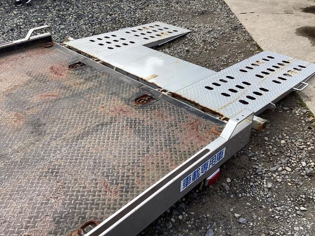 デュトロ 　ハイグレード　タダノ３段クレーン付フラット積載車　フルラジコン　積載量２６００キロ　レッカー仕様二次架装　トリイ変更　大型サイド工具箱　天秤棒　スリングベルト　矢印表示板　前方格納　記録簿（44枚目）