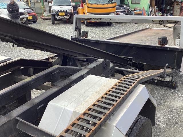 デュトロ 　ハイグレード　タダノ３段クレーン付フラット積載車　フルラジコン　積載量２６００キロ　レッカー仕様二次架装　トリイ変更　大型サイド工具箱　天秤棒　スリングベルト　矢印表示板　前方格納　記録簿（46枚目）