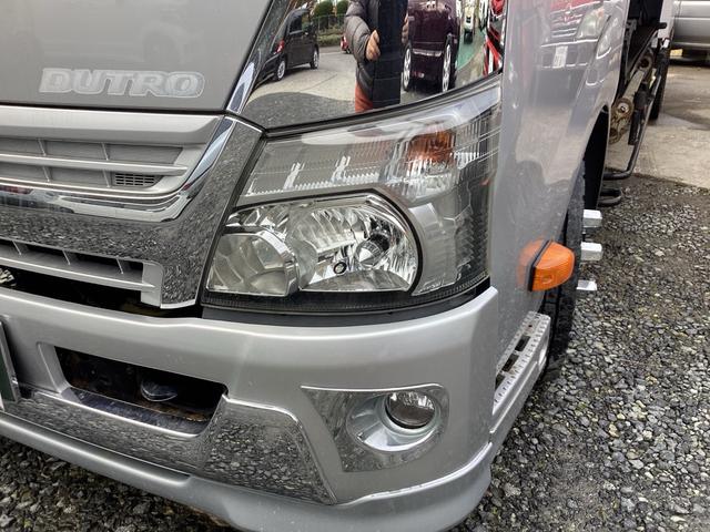 デュトロ 　ハイグレード　タダノ３段クレーン付フラット積載車　フルラジコン　積載量２６００キロ　レッカー仕様二次架装　トリイ変更　大型サイド工具箱　天秤棒　スリングベルト　矢印表示板　前方格納　記録簿（48枚目）