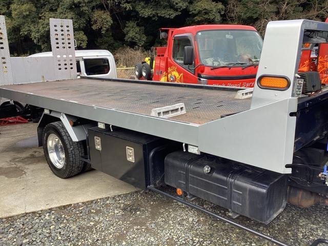 デュトロ 　ハイグレード　タダノ３段クレーン付フラット積載車　フルラジコン　積載量２６００キロ　レッカー仕様二次架装　トリイ変更　大型サイド工具箱　天秤棒　スリングベルト　矢印表示板　前方格納　記録簿（52枚目）