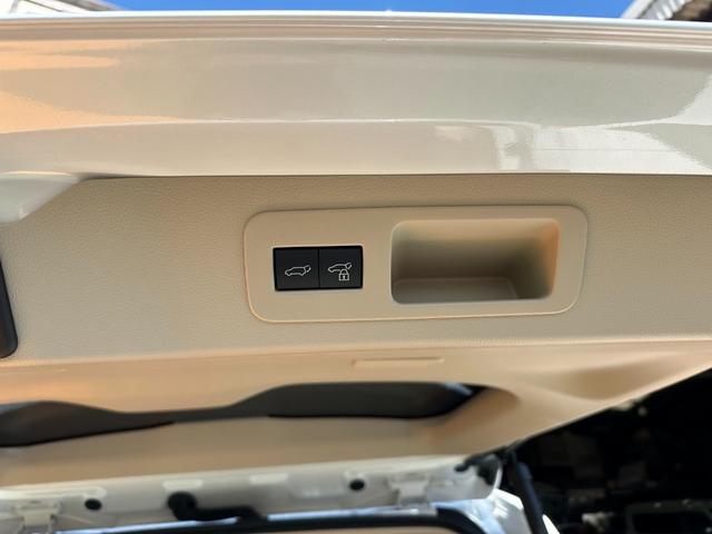 ランドクルーザー ＺＸ　ＺＸ　モデリスタエアロ＆リヤスポイラー／ＪＢＬ／クールＢＯＸ／タイヤ空気圧警報／全周囲／ムーンルーフ／衝突軽減ブレーキ／ＢＳＭ／シートヒーター＆クーラ／パワーバックドア／ベージュシ―ト／ラゲージトレイ（20枚目）