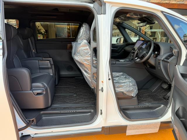 アルファード Ｚ　スペアタイヤ／左右独立ムーンルーフ＋後席パワーサイドサンシェード／トヨタチームメイト／ＩＴＳコネクト／アドバンスドパーク／ＰＫＳＢ／カラーヘッドアップディスプレイ／１５スピーカー／１４型後席モニタ－（11枚目）