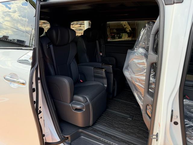 アルファード Ｚ　スペアタイヤ／左右独立ムーンルーフ＋後席パワーサイドサンシェード／トヨタチームメイト／ＩＴＳコネクト／アドバンスドパーク／ＰＫＳＢ／カラーヘッドアップディスプレイ／１５スピーカー／１４型後席モニタ－（12枚目）