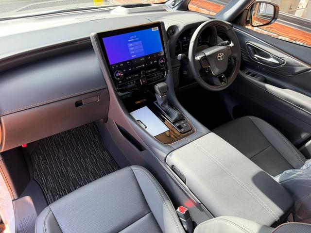 アルファード Ｚ　スペアタイヤ／左右独立ムーンルーフ＋後席パワーサイドサンシェード／トヨタチームメイト／ＩＴＳコネクト／アドバンスドパーク／ＰＫＳＢ／カラーヘッドアップディスプレイ／１５スピーカー／１４型後席モニタ－（18枚目）