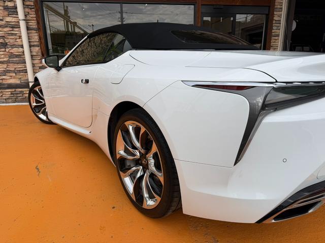 ＬＣ ＬＣ５００　コンバーチブル　ワンオーナー／レッド革／コンバーチブル／２１インチＡＷ／セキュリティーロックナットセット／ＬＥＤヘッドライト／バックカメラ／ＢＳＭ／シートベンチレーション／ヒーター／フルセグＴＶ／ＥＴＣ２．０（23枚目）