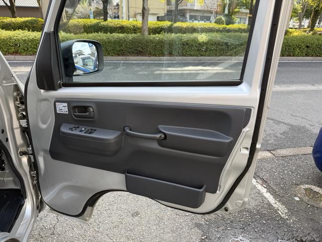 クリッパートラック ＧＸ　禁煙車オートマ　パートタイム４ＷＤ　ＬＥＤヘッドライト　フォグランプ　ブレーキサポート　三方開　荷台ライト　キーレス（13枚目）