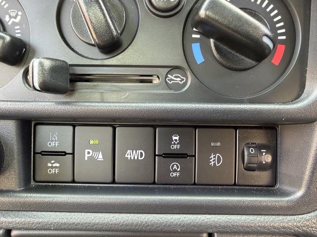 クリッパートラック ＧＸ　禁煙車オートマ　パートタイム４ＷＤ　ＬＥＤヘッドライト　フォグランプ　ブレーキサポート　三方開　荷台ライト　キーレス（22枚目）
