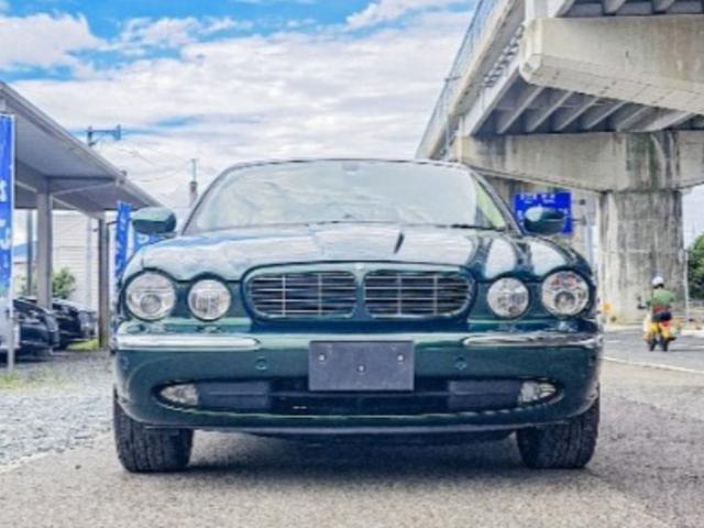 ＸＪ ＸＪ８　４．２　禁煙車　記録簿　ＨＩＤヘッドライト　エアサス　革シート　パワーシート　ＤＶＤナビ　フルセグＴＶ　キーレス　セキュリティアラーム（3枚目）