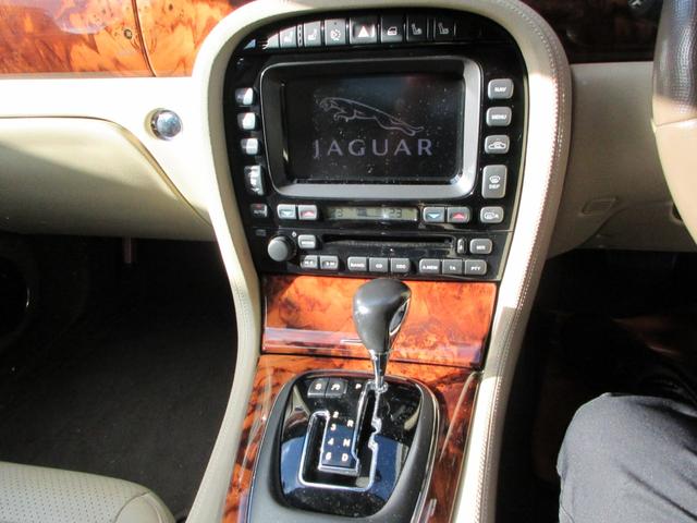 XJ XJ 3.0エグゼクティブ(25枚目)