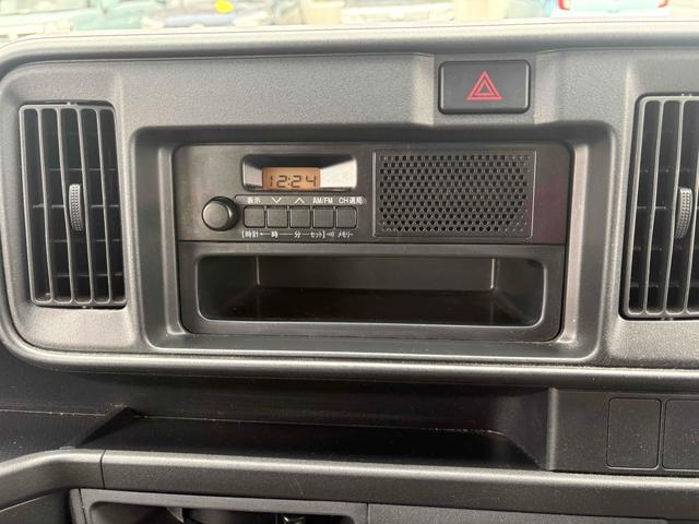 ハイゼットカーゴ 　ＡＴ　衝突被害軽減システム　両側スライドドア　アイドリングストップ　オートマチックハイビーム　ＥＳＣ　エアコン　パワーステアリング　パワーウィンドウ（3枚目）