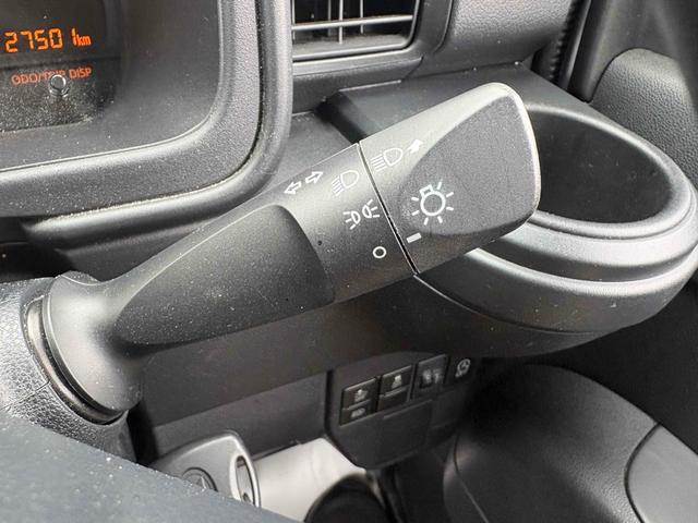 ハイゼットカーゴ 　ＡＴ　衝突被害軽減システム　両側スライドドア　アイドリングストップ　オートマチックハイビーム　ＥＳＣ　エアコン　パワーステアリング　パワーウィンドウ（6枚目）