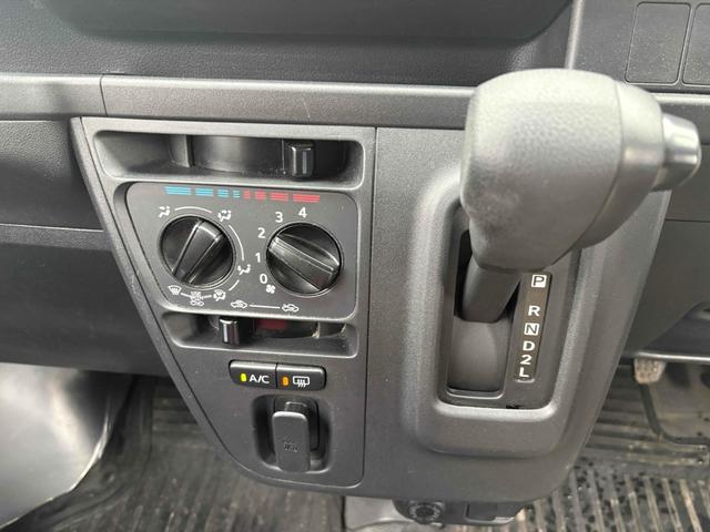 ハイゼットカーゴ 　ＡＴ　衝突被害軽減システム　両側スライドドア　アイドリングストップ　オートマチックハイビーム　ＥＳＣ　エアコン　パワーステアリング　パワーウィンドウ（7枚目）