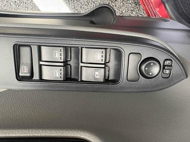 �p���[�E�B���h�E�̃X�C�b�`�ł���B�^�]�Ȃɋ��Ȃ��瑋���J���߂̃R���g���[���ł��܂���B