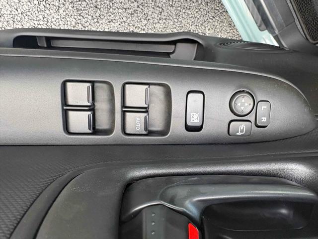 �p���[�E�B���h�E�̃X�C�b�`�ł���B�^�]�Ȃɋ��Ȃ��瑋���J���߂̃R���g���[���ł��܂���B