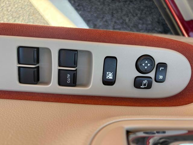 �p���[�E�B���h�E�̃X�C�b�`�ł���B�^�]�Ȃɋ��Ȃ��瑋���J���߂̃R���g���[���ł��܂���B