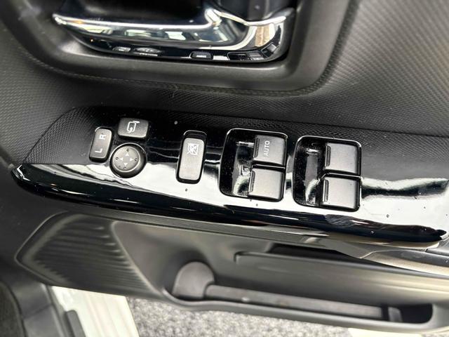 スペーシアカスタム 　ＥＴＣ　全周囲カメラ　両側電動スライドドア　ナビ　ＴＶ　クリアランスソナー　オートクルーズコントロール　レーンアシスト　衝突被害軽減システム　オートライト　スマートキー　アイドリングストップ（19枚目）