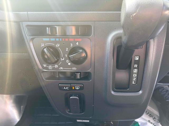 ハイゼットカーゴ ＤＸ　ＳＡＩＩＩ　ＡＴ　衝突被害軽減システム　ＥＴＣ　ナビ　ＴＶ　両側スライドドア　キーレスエントリー　アイドリングストップ　オートマチックハイビーム　ＥＳＣ　エアコン　パワーステアリング　パワーウィンドウ（6枚目）