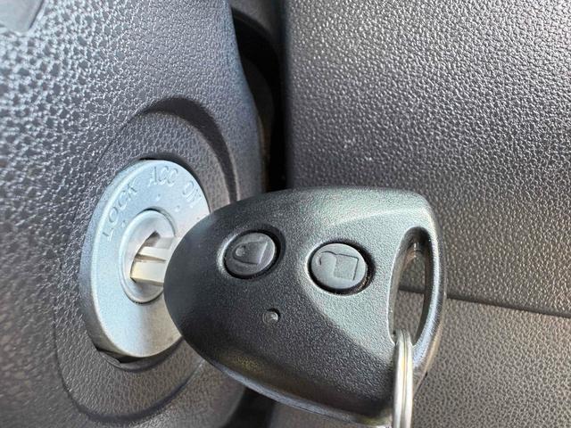 ハイゼットカーゴ ＤＸ　ＳＡＩＩＩ　ＡＴ　衝突被害軽減システム　ＥＴＣ　ナビ　ＴＶ　両側スライドドア　キーレスエントリー　アイドリングストップ　オートマチックハイビーム　ＥＳＣ　エアコン　パワーステアリング　パワーウィンドウ（9枚目）