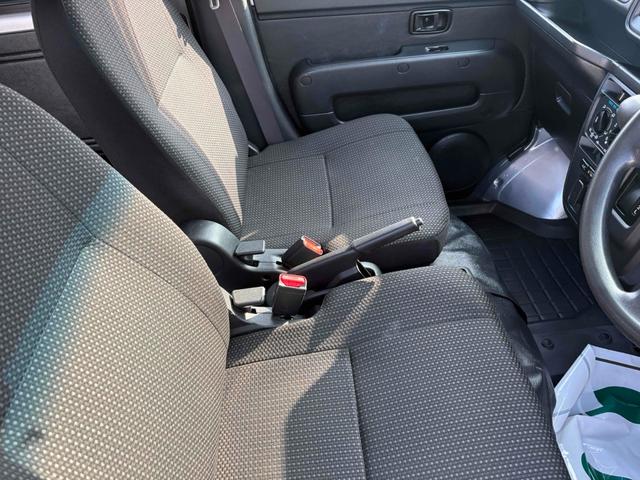 ハイゼットカーゴ ＤＸ　ＳＡＩＩＩ　ＡＴ　衝突被害軽減システム　ＥＴＣ　ナビ　ＴＶ　両側スライドドア　キーレスエントリー　アイドリングストップ　オートマチックハイビーム　ＥＳＣ　エアコン　パワーステアリング　パワーウィンドウ（19枚目）