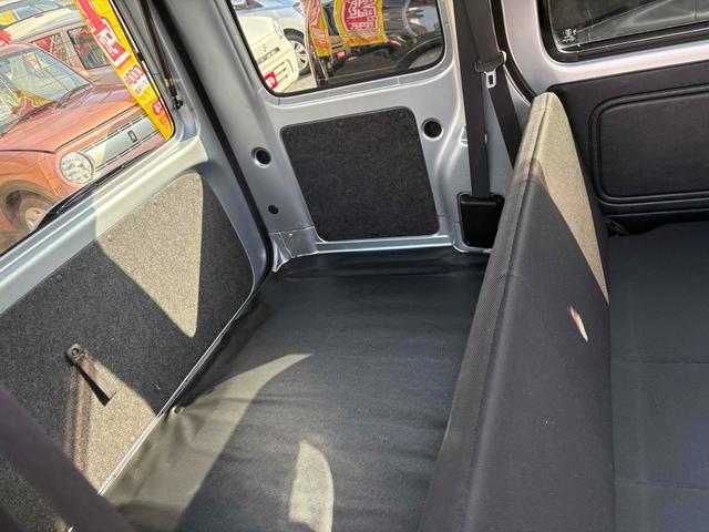 ハイゼットカーゴ ＤＸ　ＳＡＩＩＩ　ＡＴ　衝突被害軽減システム　ＥＴＣ　ナビ　ＴＶ　両側スライドドア　キーレスエントリー　アイドリングストップ　オートマチックハイビーム　ＥＳＣ　エアコン　パワーステアリング　パワーウィンドウ（21枚目）