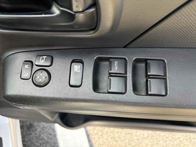 �p���[�E�B���h�E�̃X�C�b�`�ł���B�^�]�Ȃɋ��Ȃ��瑋���J���߂̃R���g���[���ł��܂���B