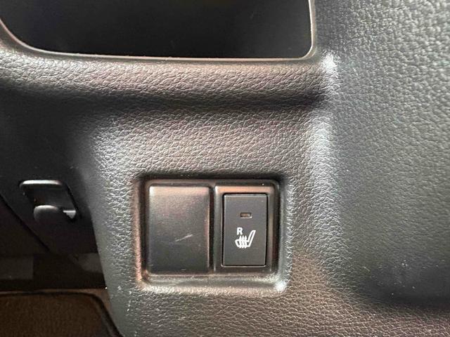 スペーシア 　ＥＴＣ　両側電動スライドドア　ナビ　ＴＶ　クリアランスソナー　レーンアシスト　衝突被害軽減システム　オートライト　スマートキー　アイドリングストップ　電動格納ミラー　シートヒーター　ベンチシート（7枚目）