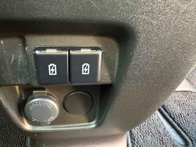 スペーシア 　ＥＴＣ　両側電動スライドドア　ナビ　ＴＶ　クリアランスソナー　レーンアシスト　衝突被害軽減システム　オートライト　スマートキー　アイドリングストップ　電動格納ミラー　シートヒーター　ベンチシート（8枚目）